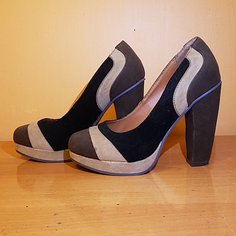 Shoes - Picture 2 of 4